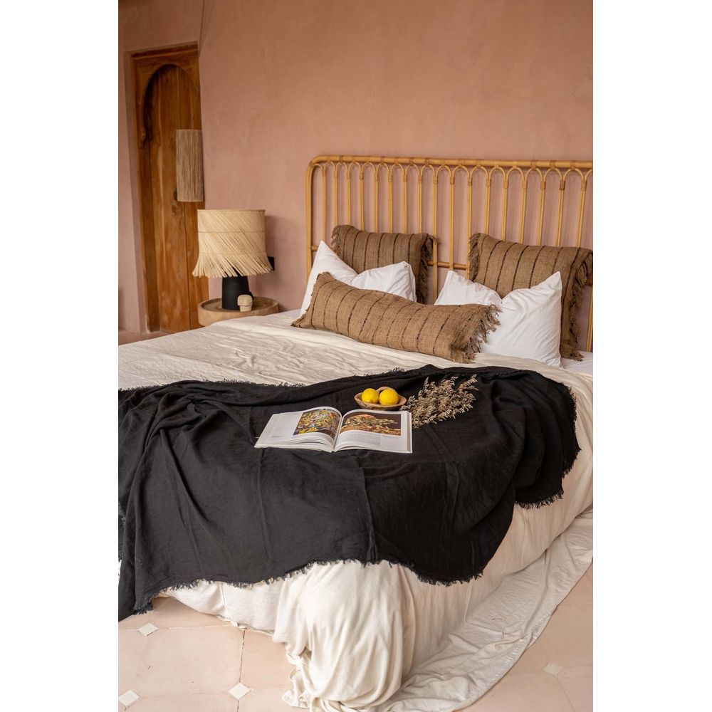 Housse de Coussin Le Oh My Gee de Bazar Bizarre-Black-35x100 Beige