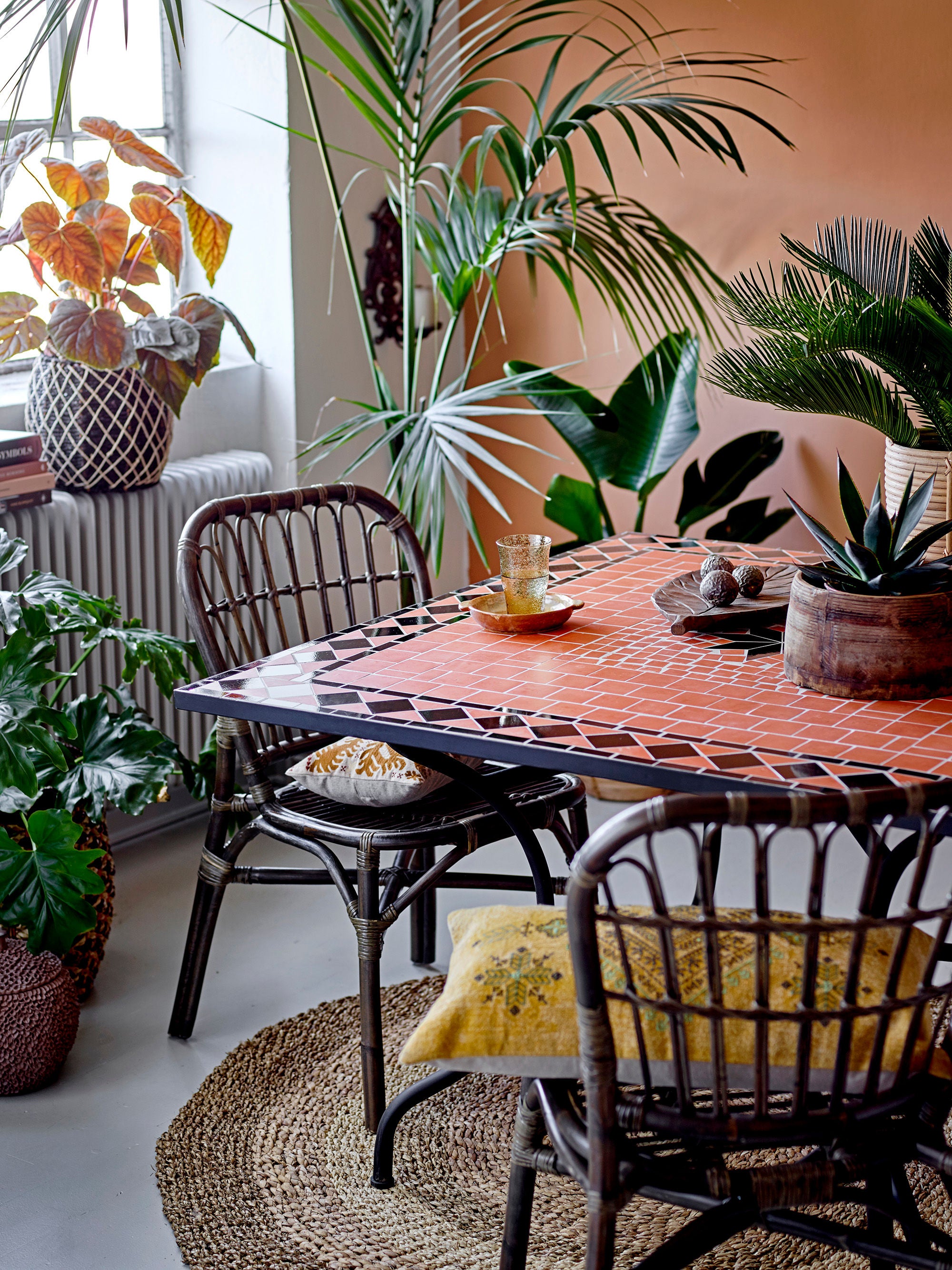 Mesa de Comedor Hellen, Rojo, Piedra Creative Collection